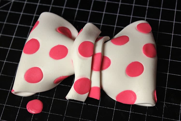 How to Make a Minnie Mouse Cake Topper