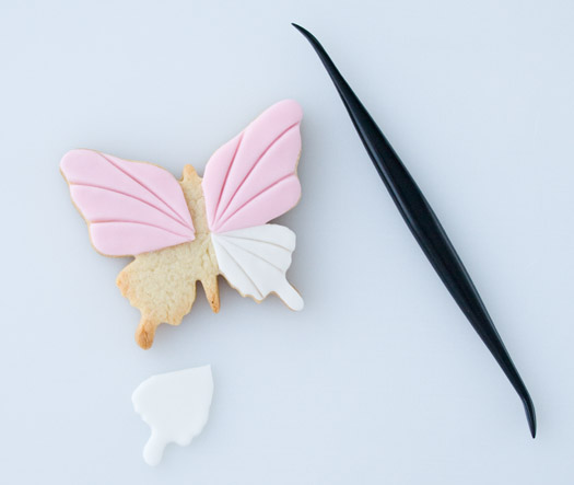 How to decorate a butterfly cookie 6
