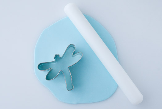 How to decorate a dragonfly cookie 1