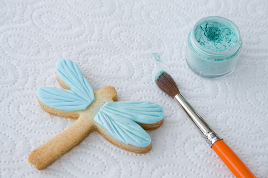 How to decorate a dragonfly cookie 6